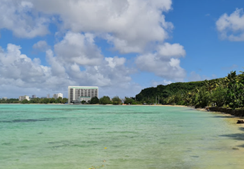 グアム修学旅行　嘔吐　学校